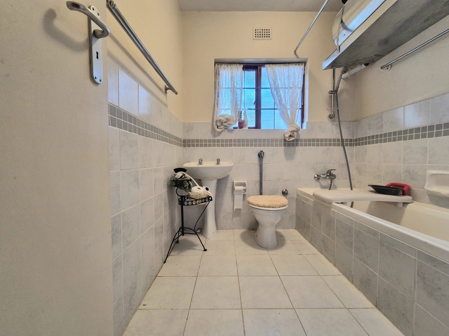3 Bedroom Property for Sale in Wynberg Upper Western Cape